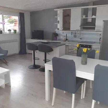 Jure Apartmán Brist